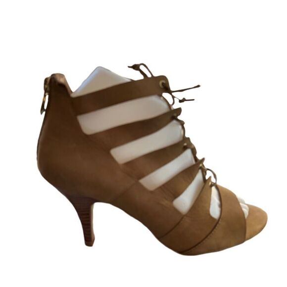 Tahari Size 8M Tan Suede Lace up Gladiator Camila Strappy Heels Back Zip Shoes - Picture 2 of 8